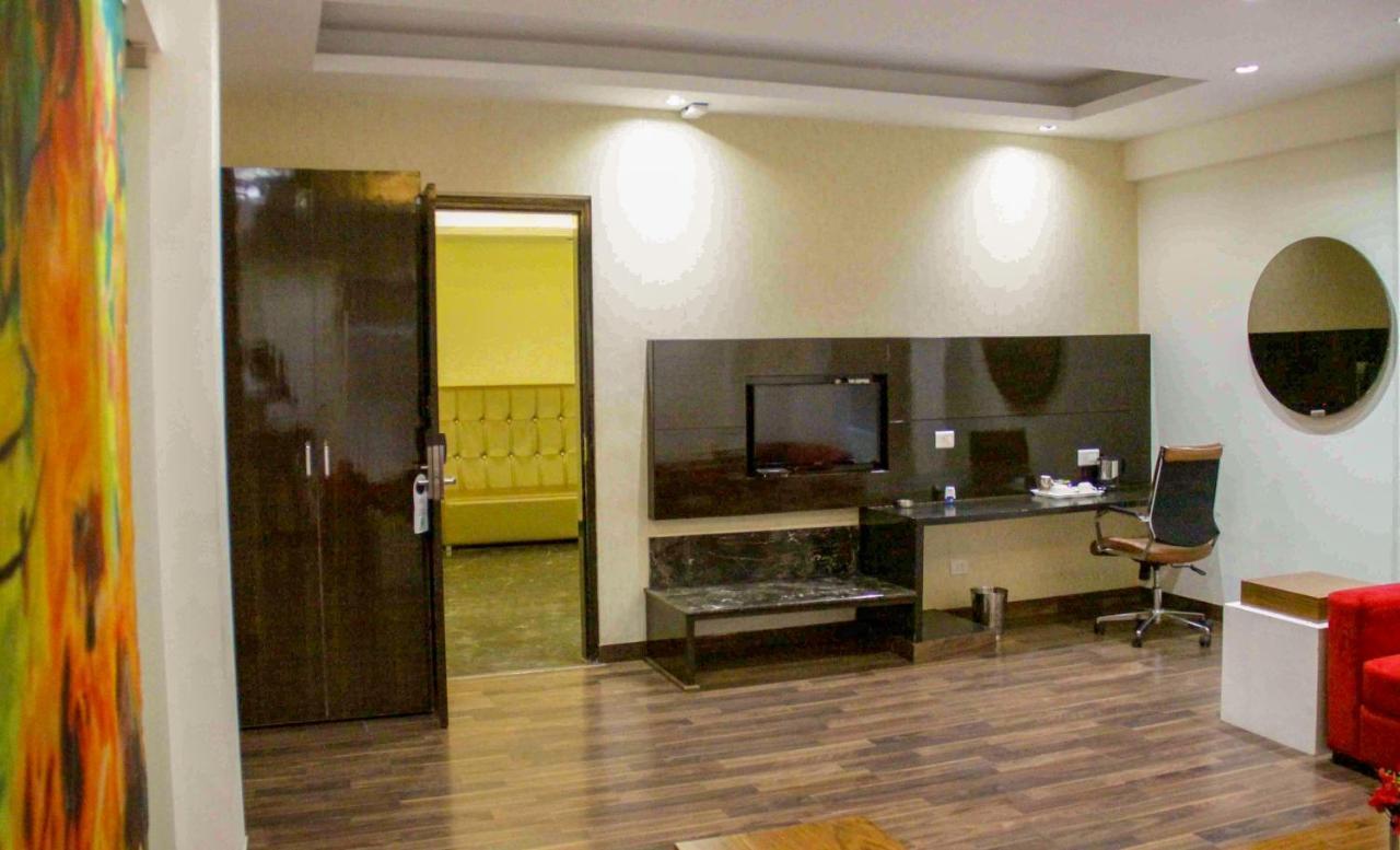 Four Leaf Hotel,Budaun Exterior foto